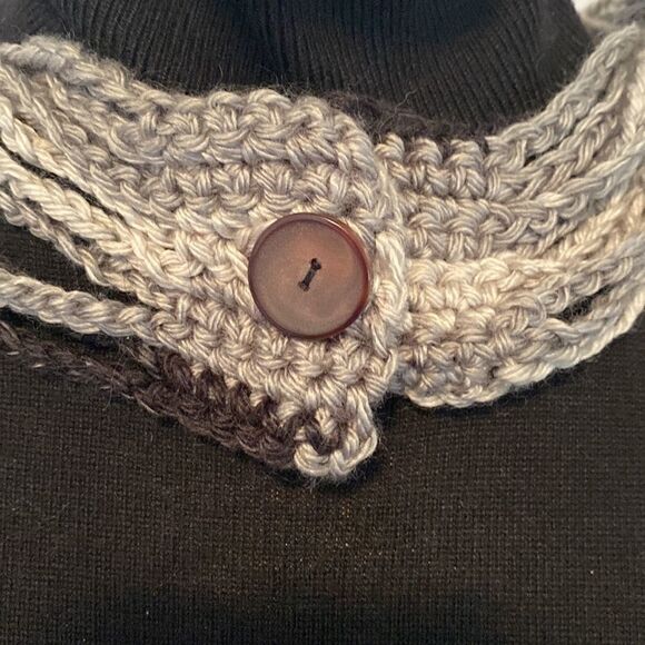 Hand-made crocheted necklace   - Picture 2 of 5